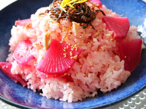 ピンクが綺麗♡紅くるり大根とツナの炊き込みご飯